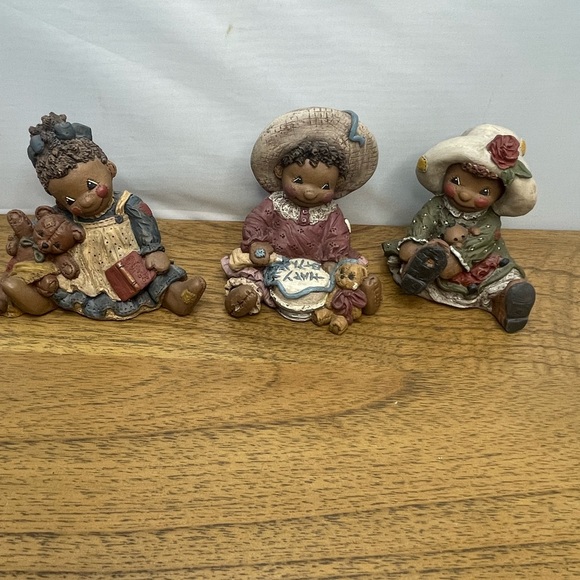 Vintage c.1995 Martha Holcombe Figurine's, God is Love set of 7 - Picture 2 of 14